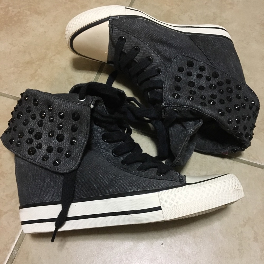 Sneaker wedges